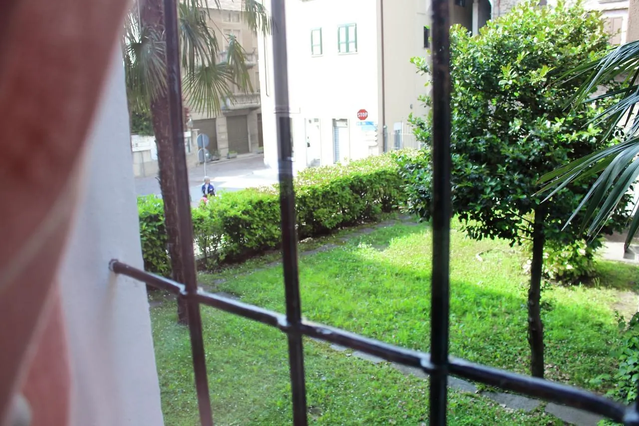 La Magnolia Guests House Bed & Breakfast Dervio