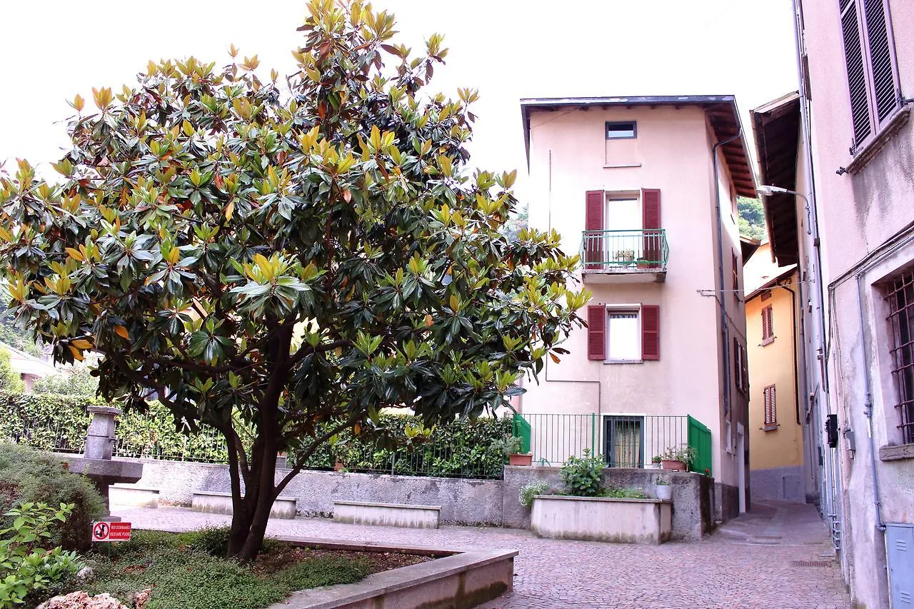 La Magnolia Guests House Bed & Breakfast Dervio