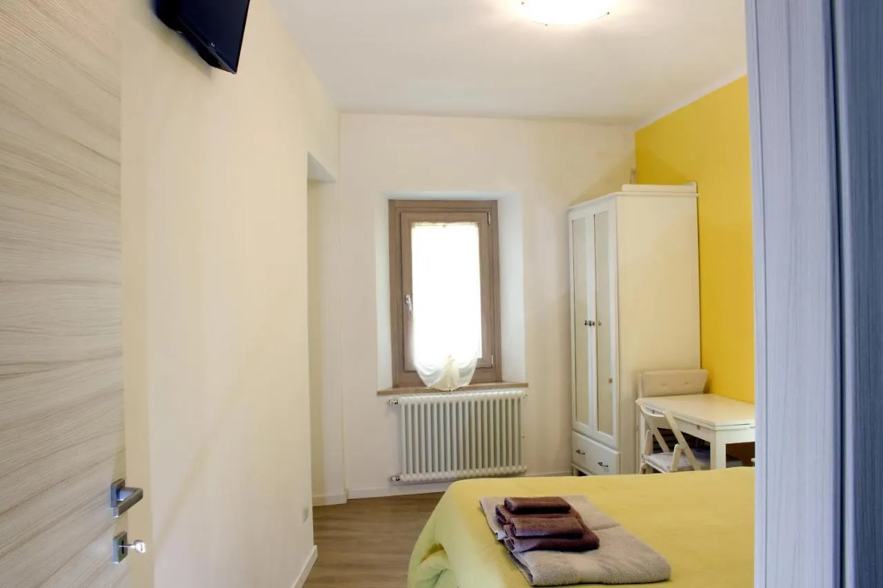 La Magnolia Guests House Bed & Breakfast Dervio Italy