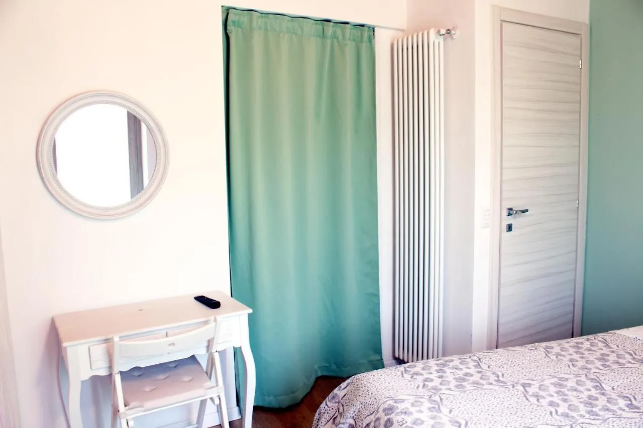 La Magnolia Guests House Bed & Breakfast Dervio