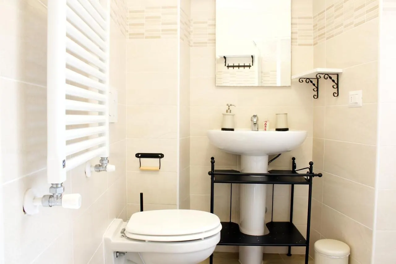 La Magnolia Guests House Bed & Breakfast Dervio