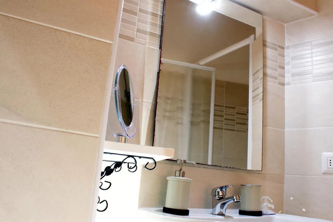 Bed and Breakfast La Magnolia Guests House Dervio 0*,  Italia