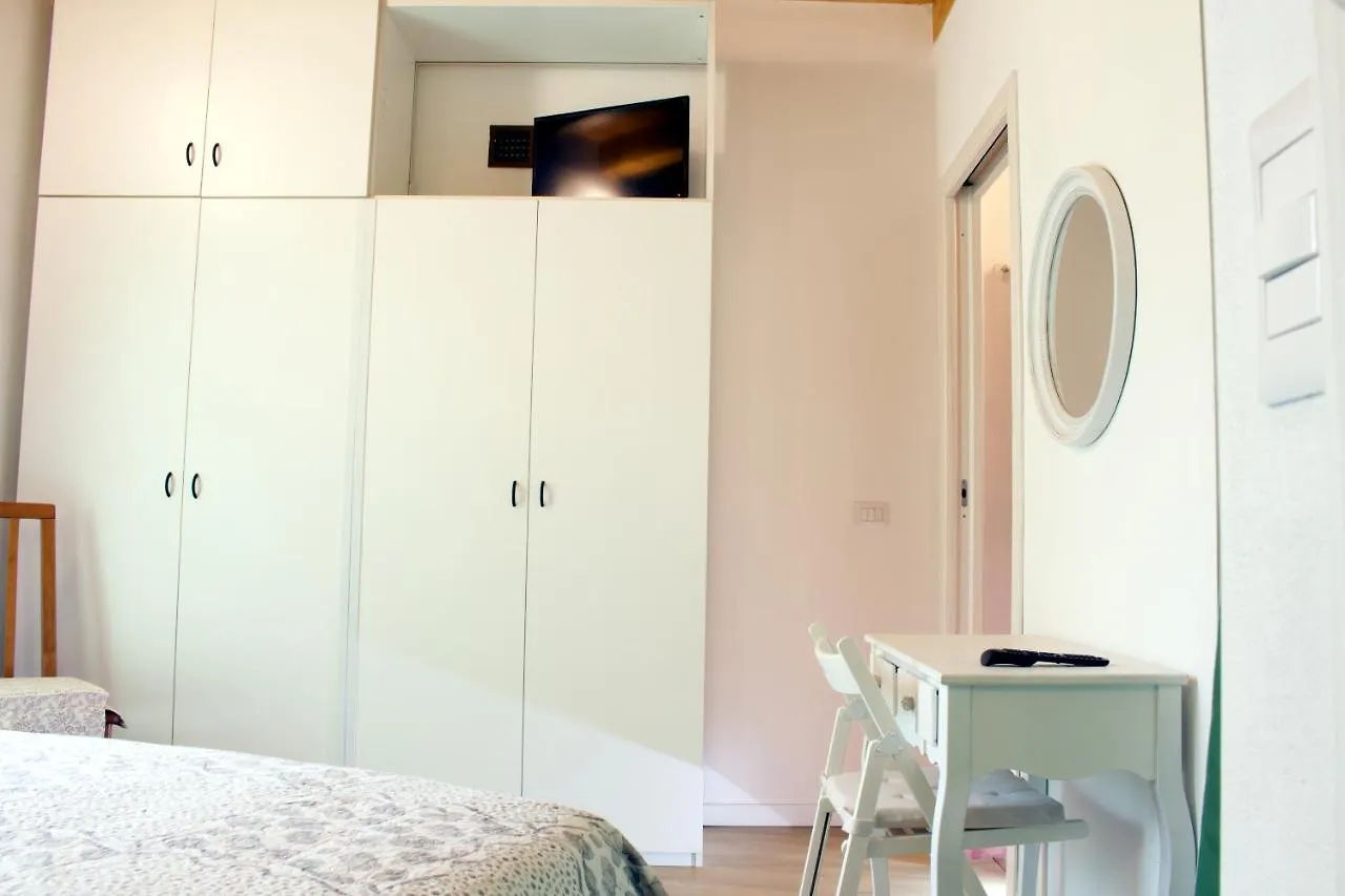 Bed & Breakfast Bed and Breakfast La Magnolia Guests House Dervio